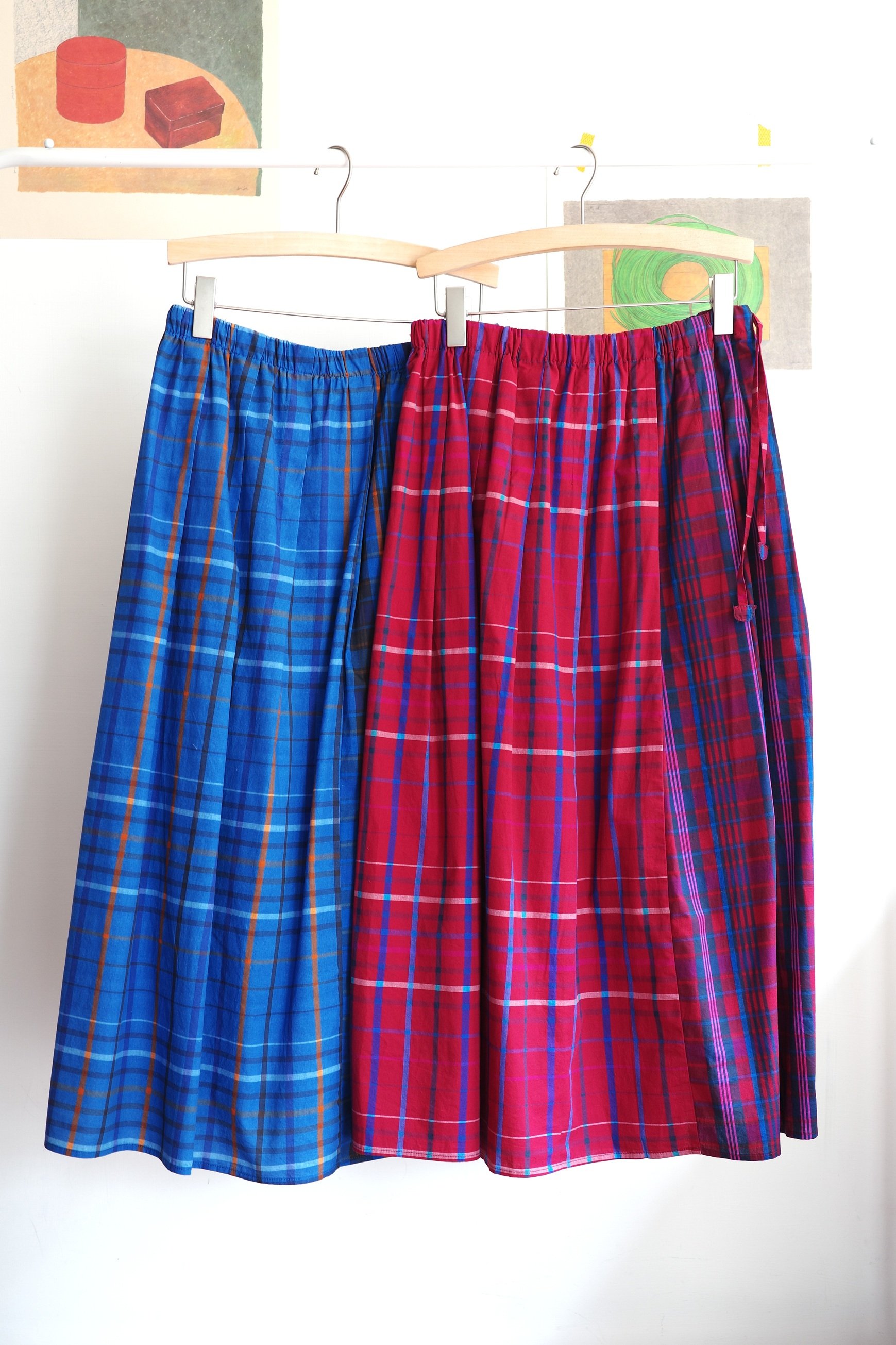 𓏭跳色格紋壓摺半身裙