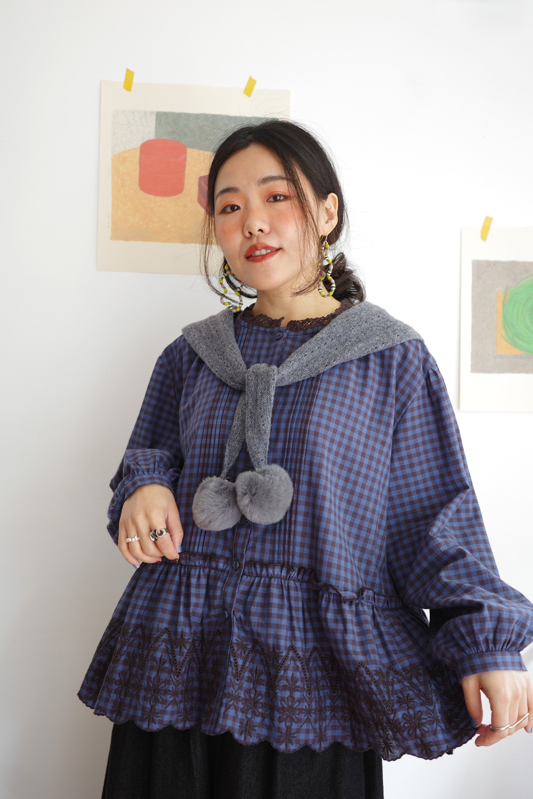 𓏭蕾絲花邊刺繡壓摺上衣