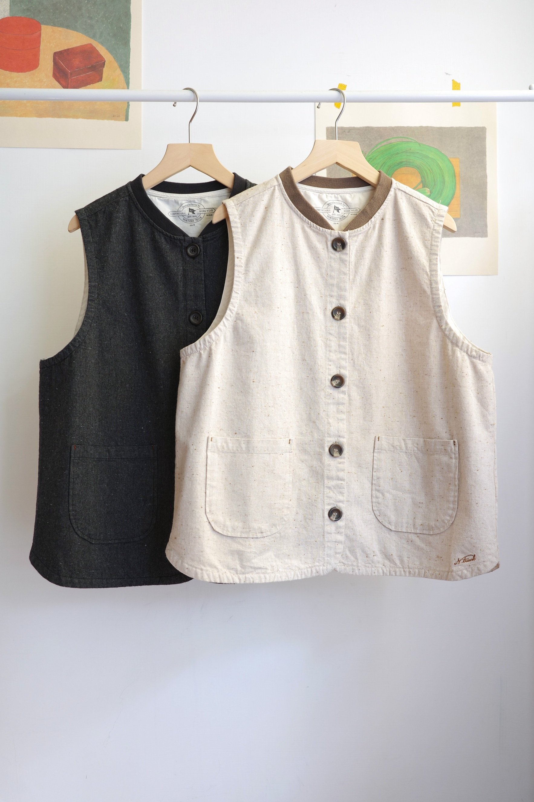 𓏭棒球領混織點圓弧下擺背心