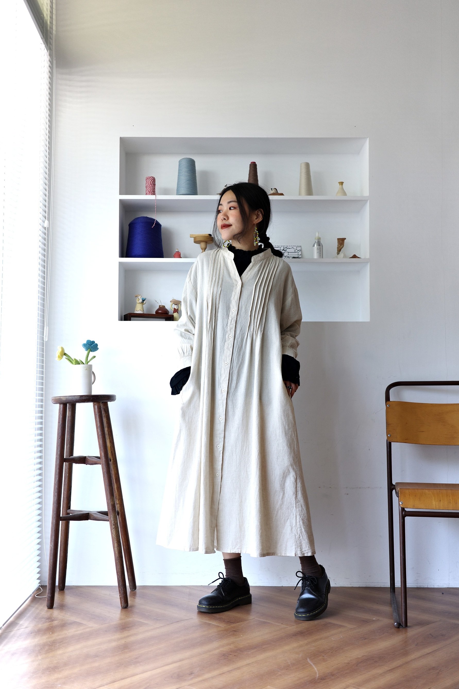 𓏭V字領壓摺開襟純色洋裝