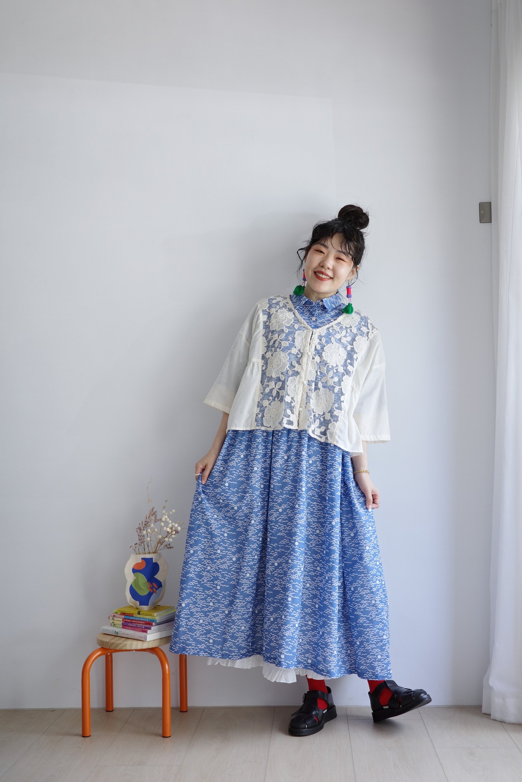 𓏭纏繞花朵刺繡Ｖ領開襟罩衫