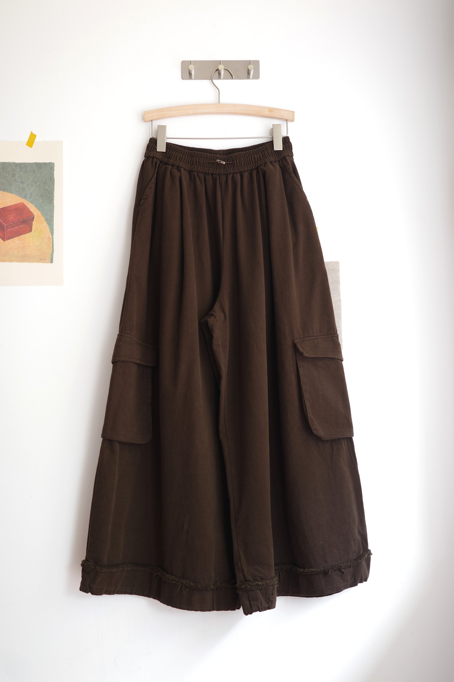 𓏭褲管反折抽鬚大口袋工作褲