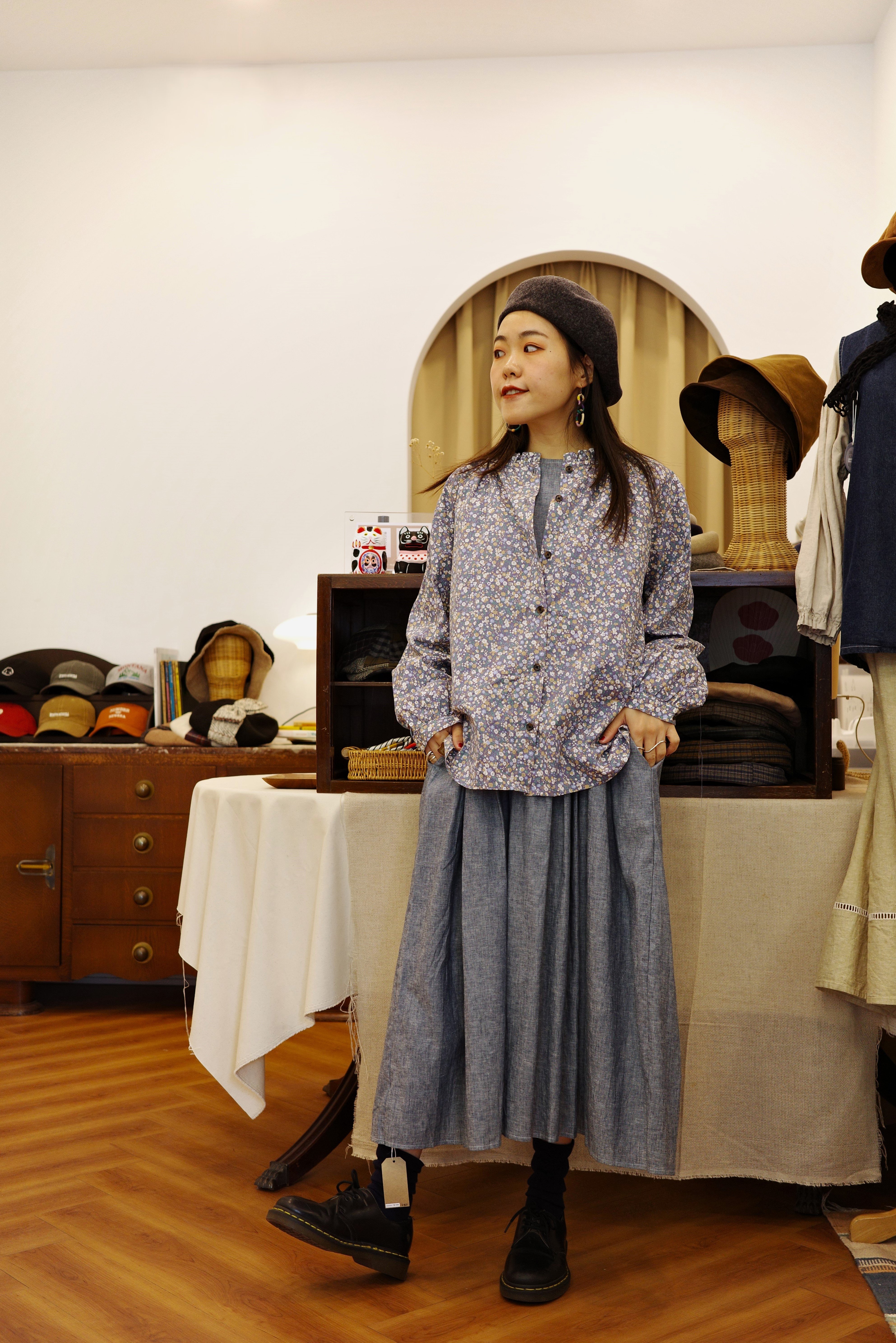 鏤空花朵百摺無袖洋裝