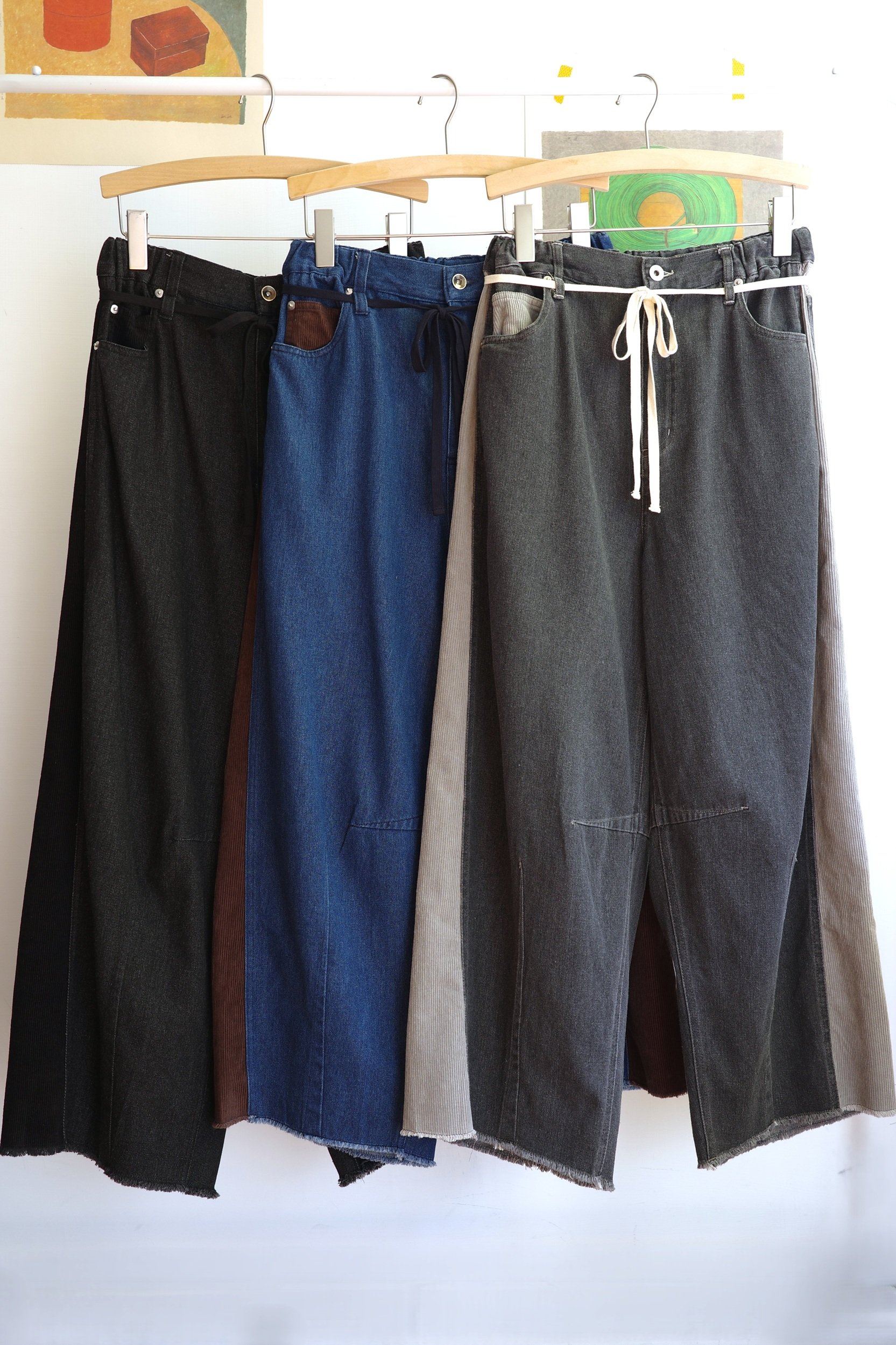 𓏭超修身細絨拼接抽鬚高腰丹寧褲