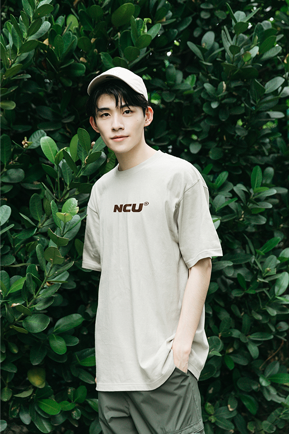 NCU 設計短Ｔ－米色