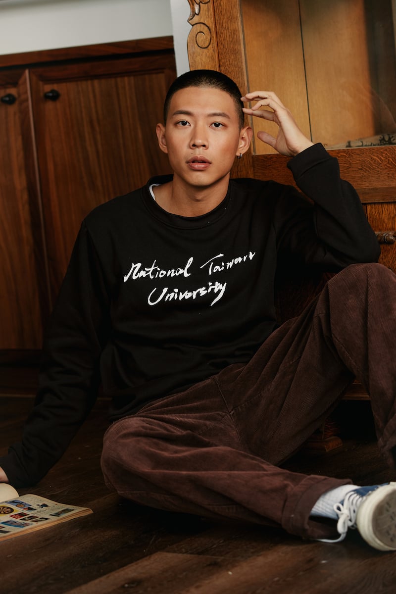 【 復刻 】書法款 大學Ｔ Sweatshirt（black）Ｓ號