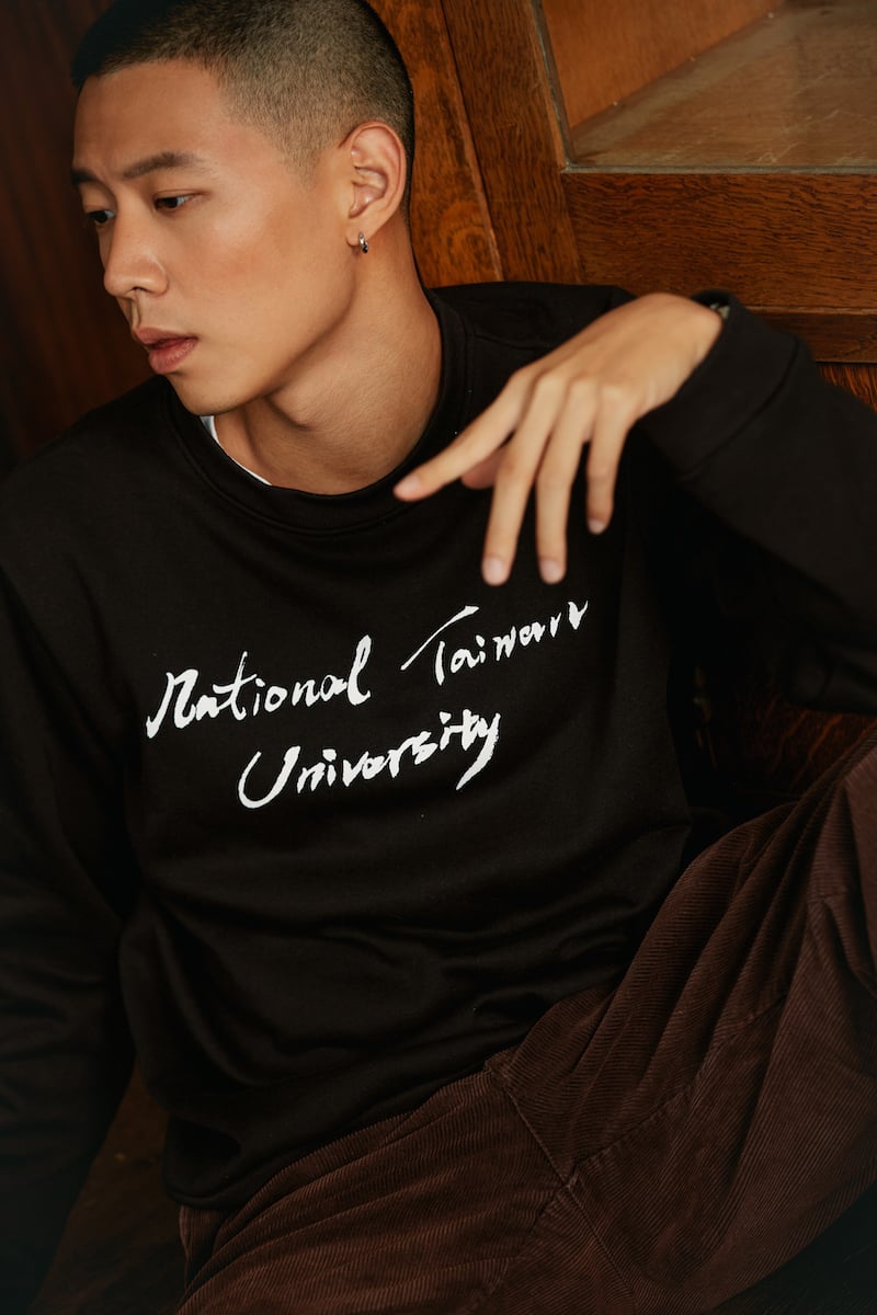 【 復刻 】書法款 大學Ｔ Sweatshirt（black）Ｓ號