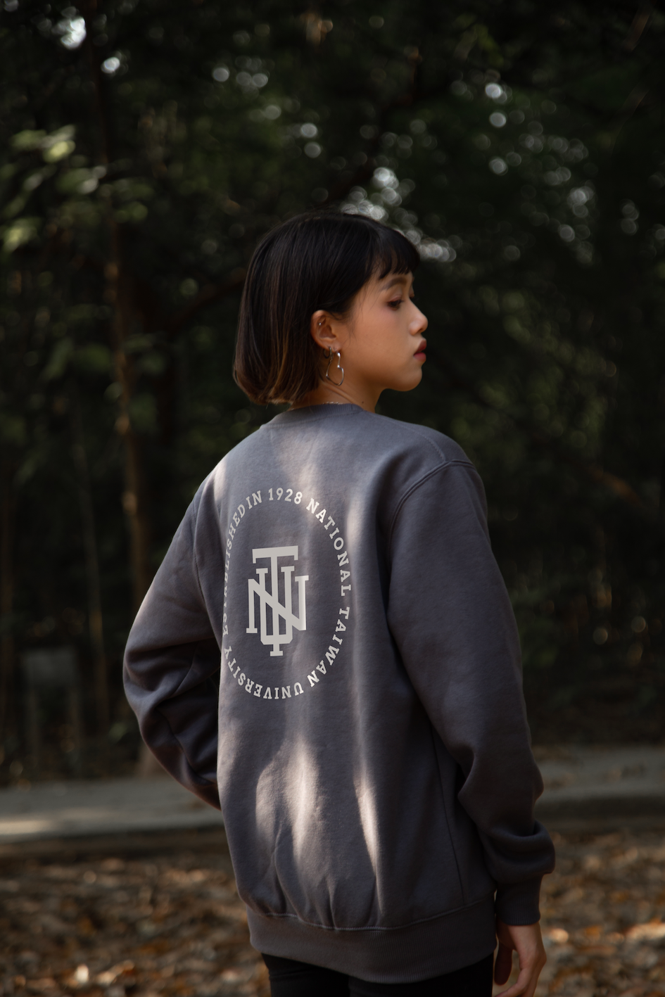 NTU 隊徽款大學Ｔ－鐵灰Ｓ、Ｍ 號