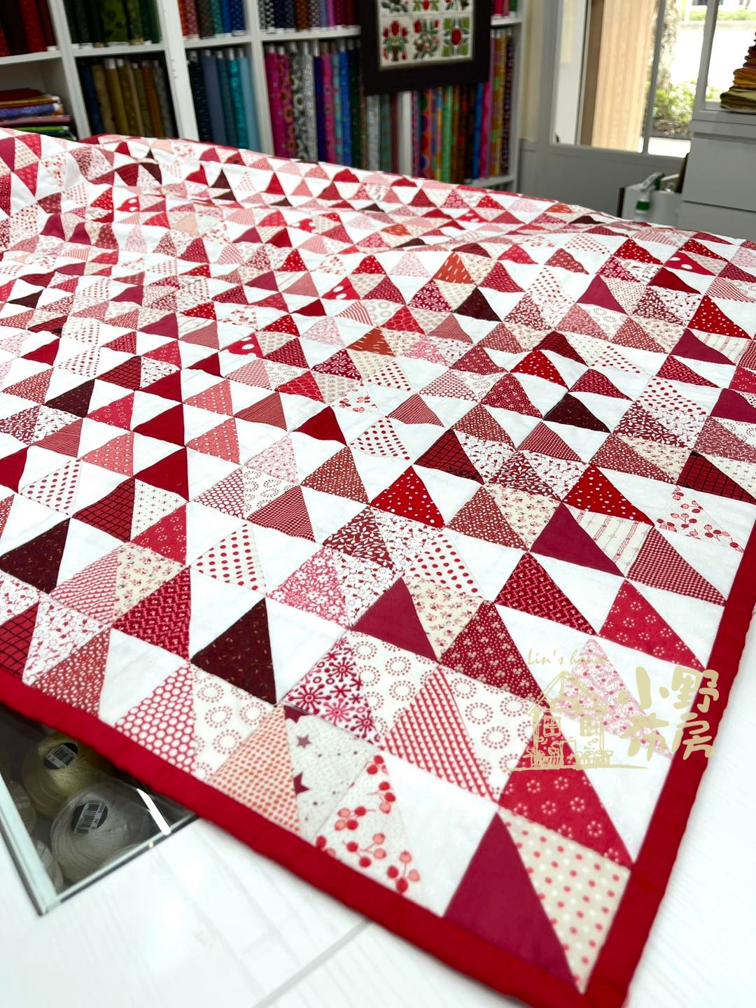 【不定時限定課程】熱情紅三角拼布被  x 黛安的布作雜貨