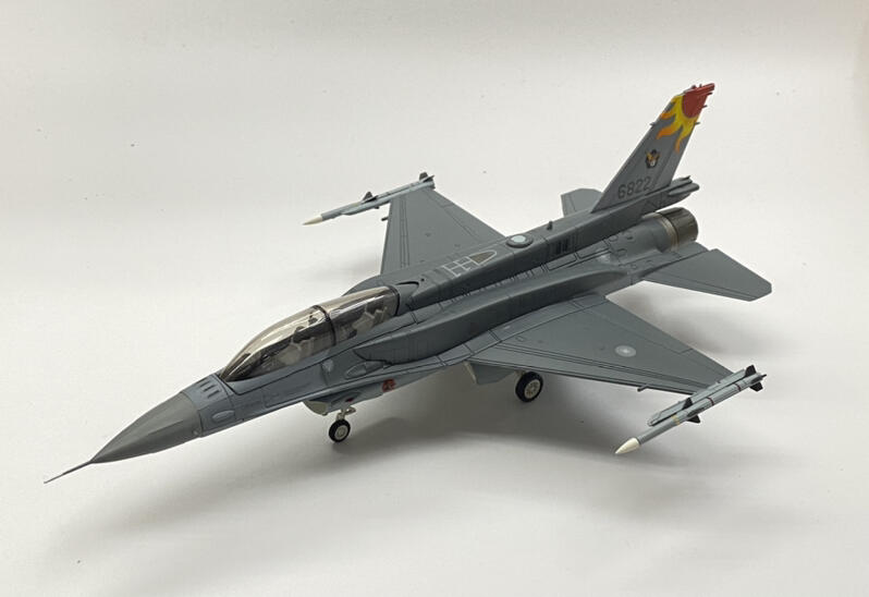 1/72 HM 限量版ROCAF 中華民國空軍F-16V 紅太陽 馬拉道圖騰/Mr.Dom合作彩盒盒繪