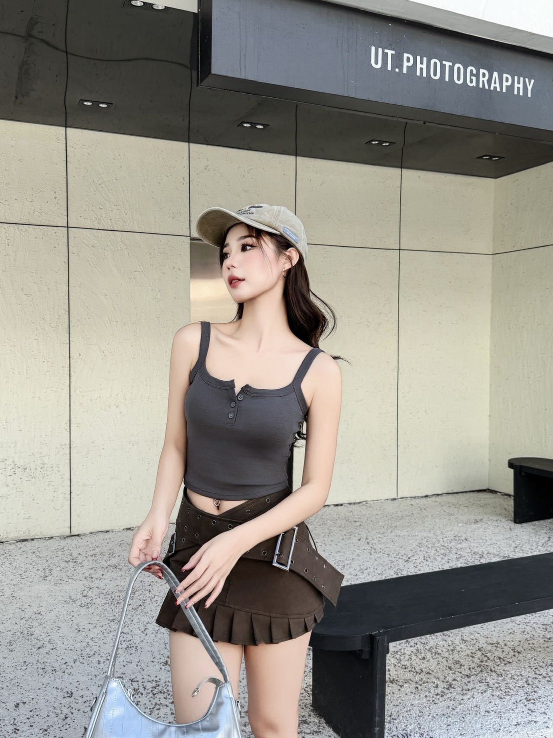 『買一送一』圓領鈕扣胸墊背心