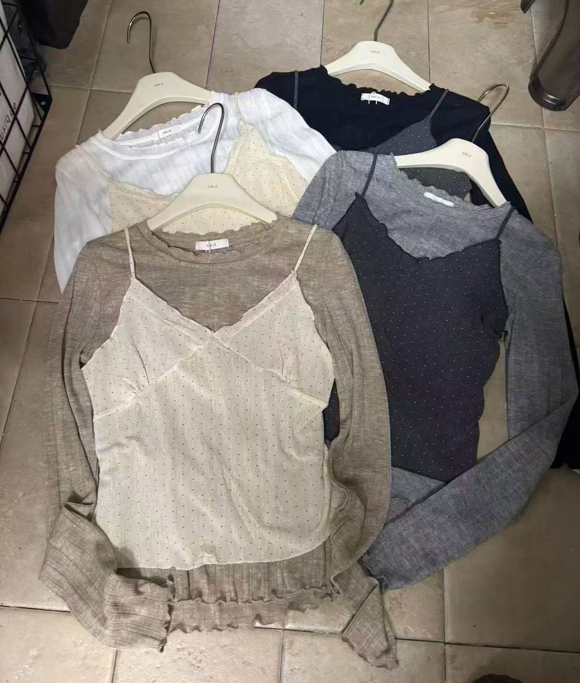 波點背心木耳邊上衣兩件套