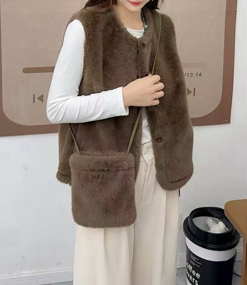 附小包毛毛背心