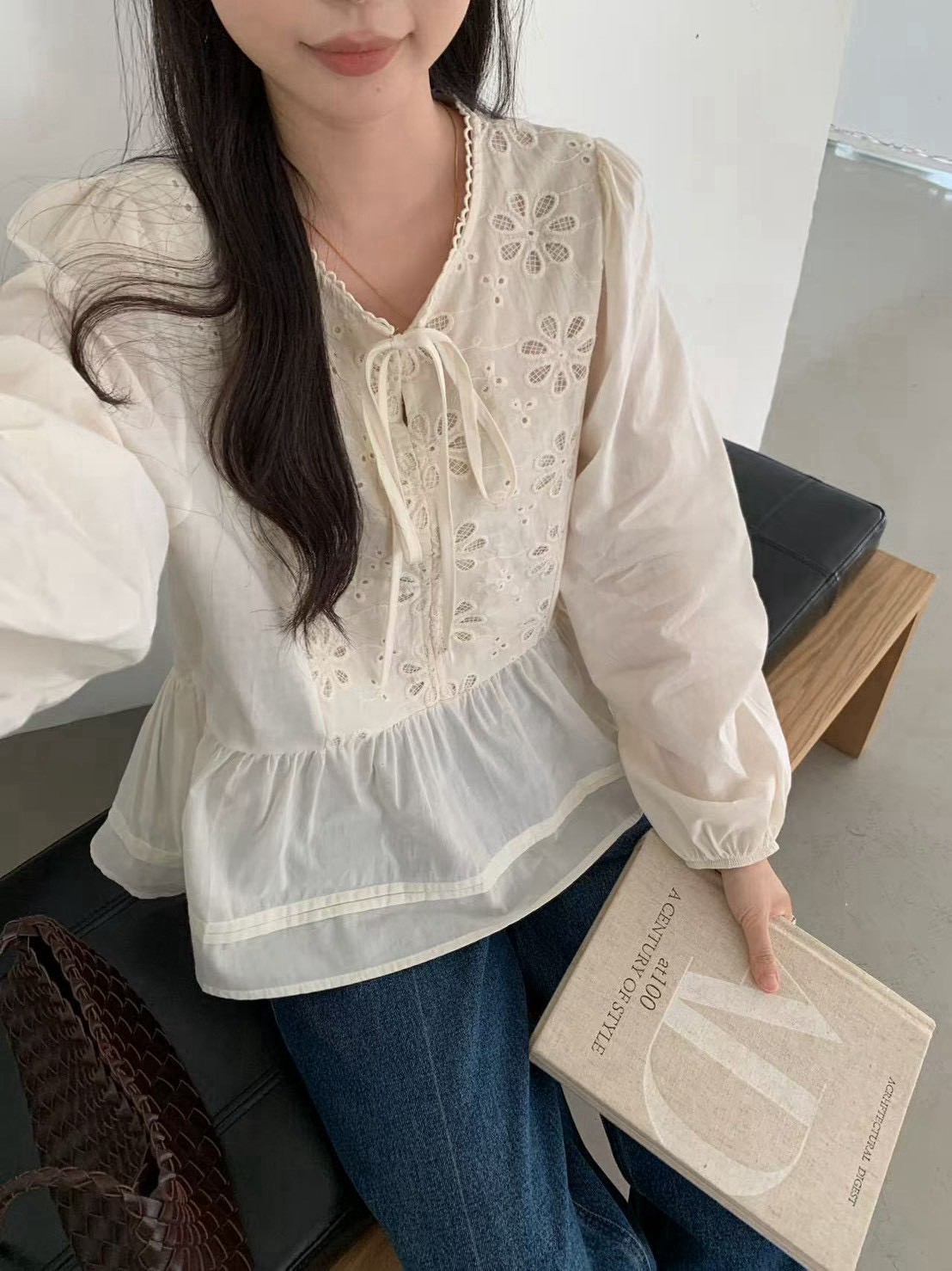 花朵刺繡燈籠袖上衣