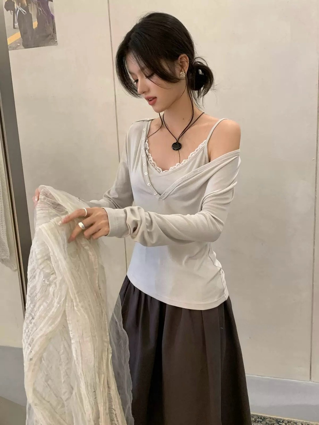 蕾絲吊帶背心+排扣上衣兩件套