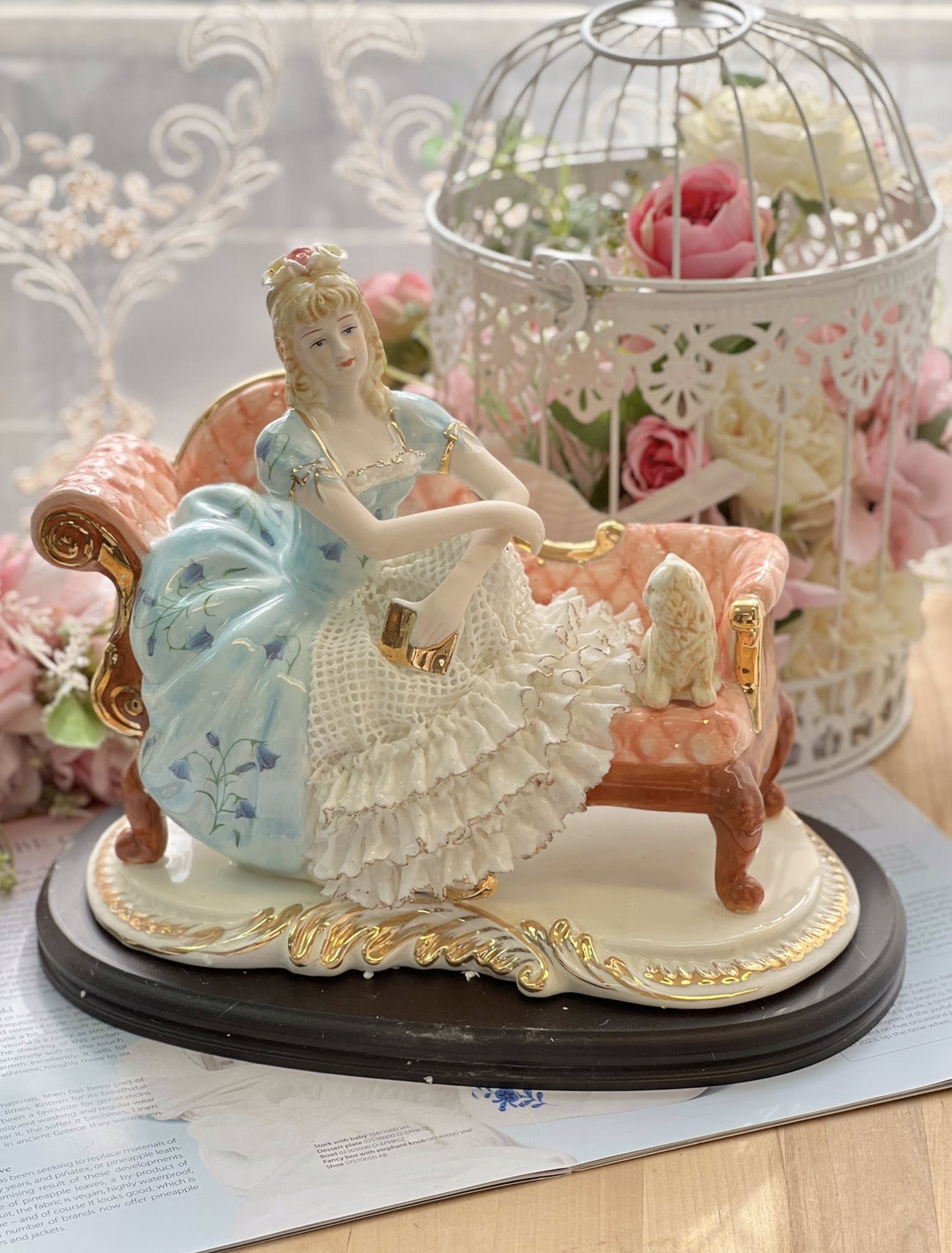 慵懶貓咪仕女瓷偶