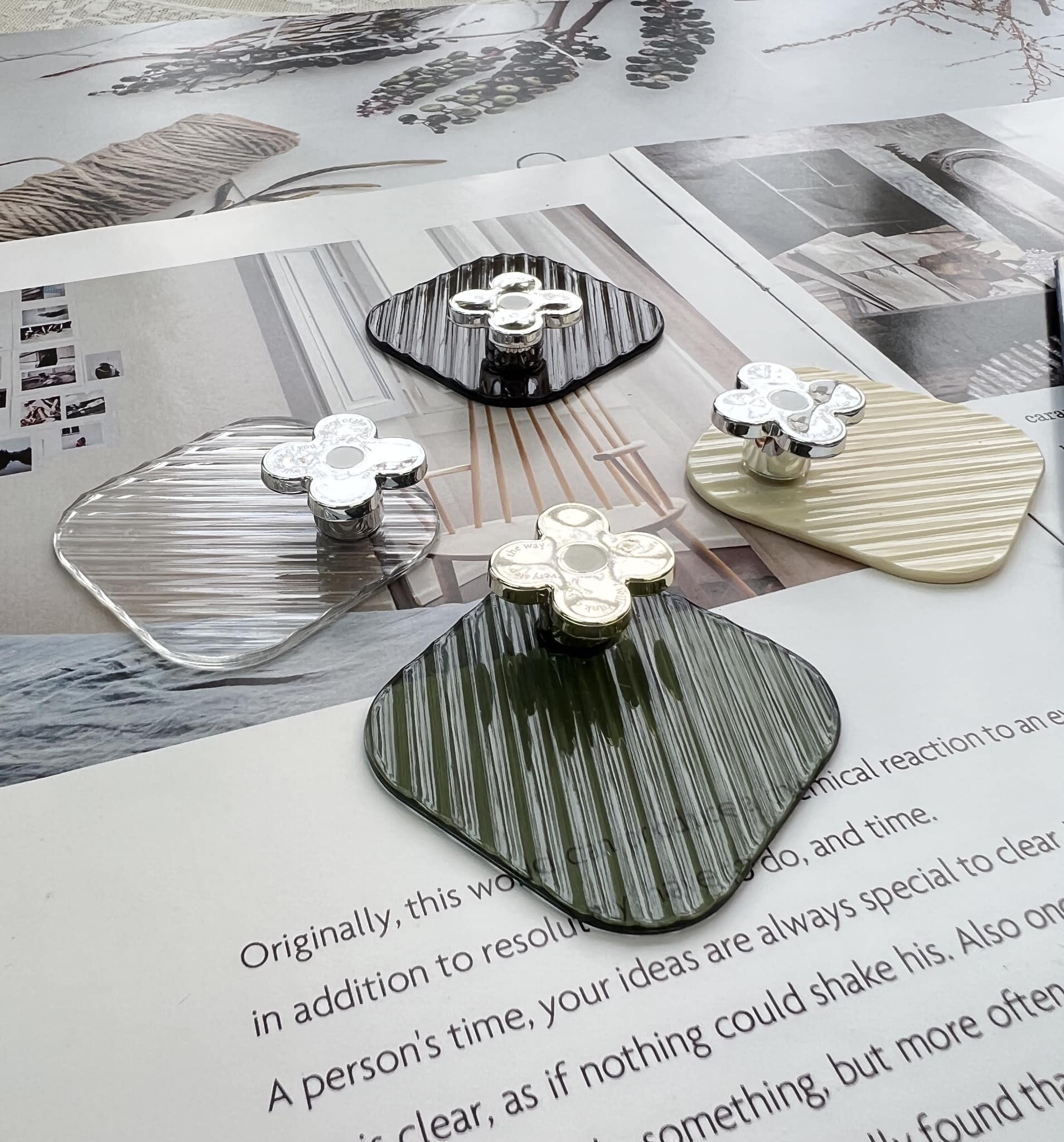 花瓣免打孔強粘掛勾(四色一組)