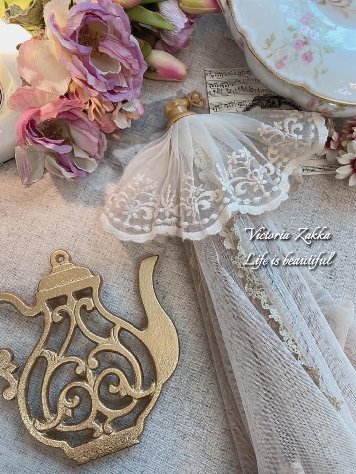 奶茶色蕾絲菜罩