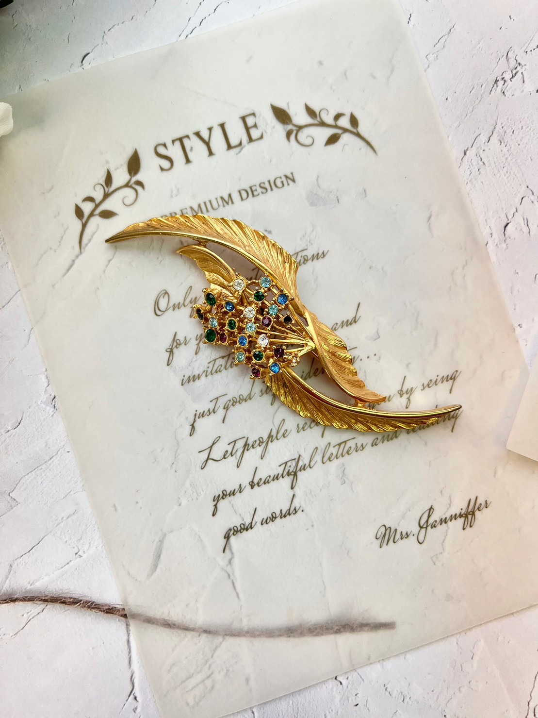 羽毛水鑽花胸針