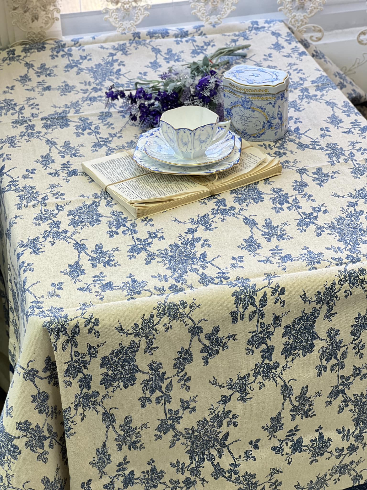 法式藍鈴花防油桌布