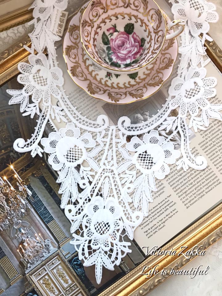 鏤空花卉蕾絲墊