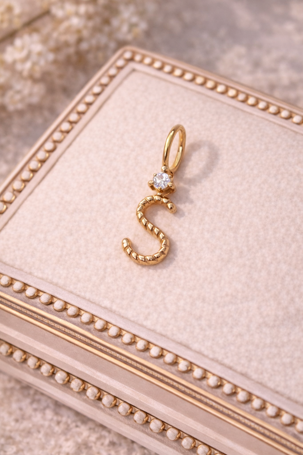 法式閃鑽字母 S 吊墜