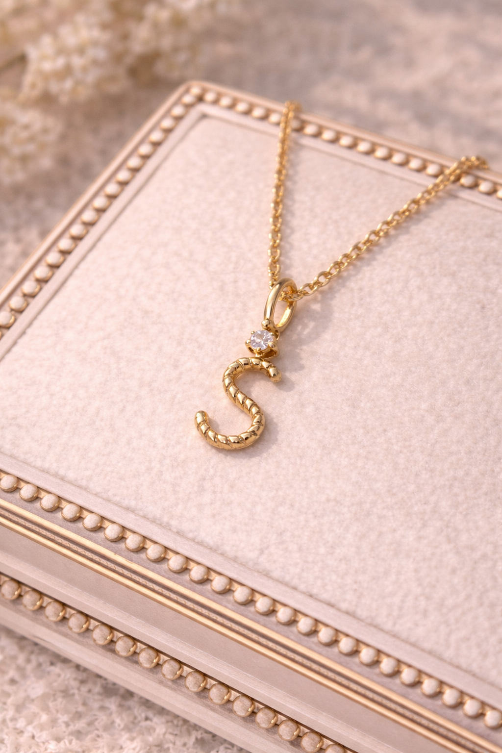 法式閃鑽字母 S 吊墜