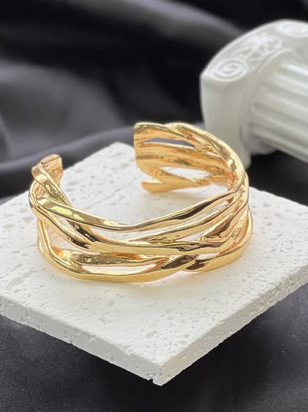 C&J金色鏤空手環