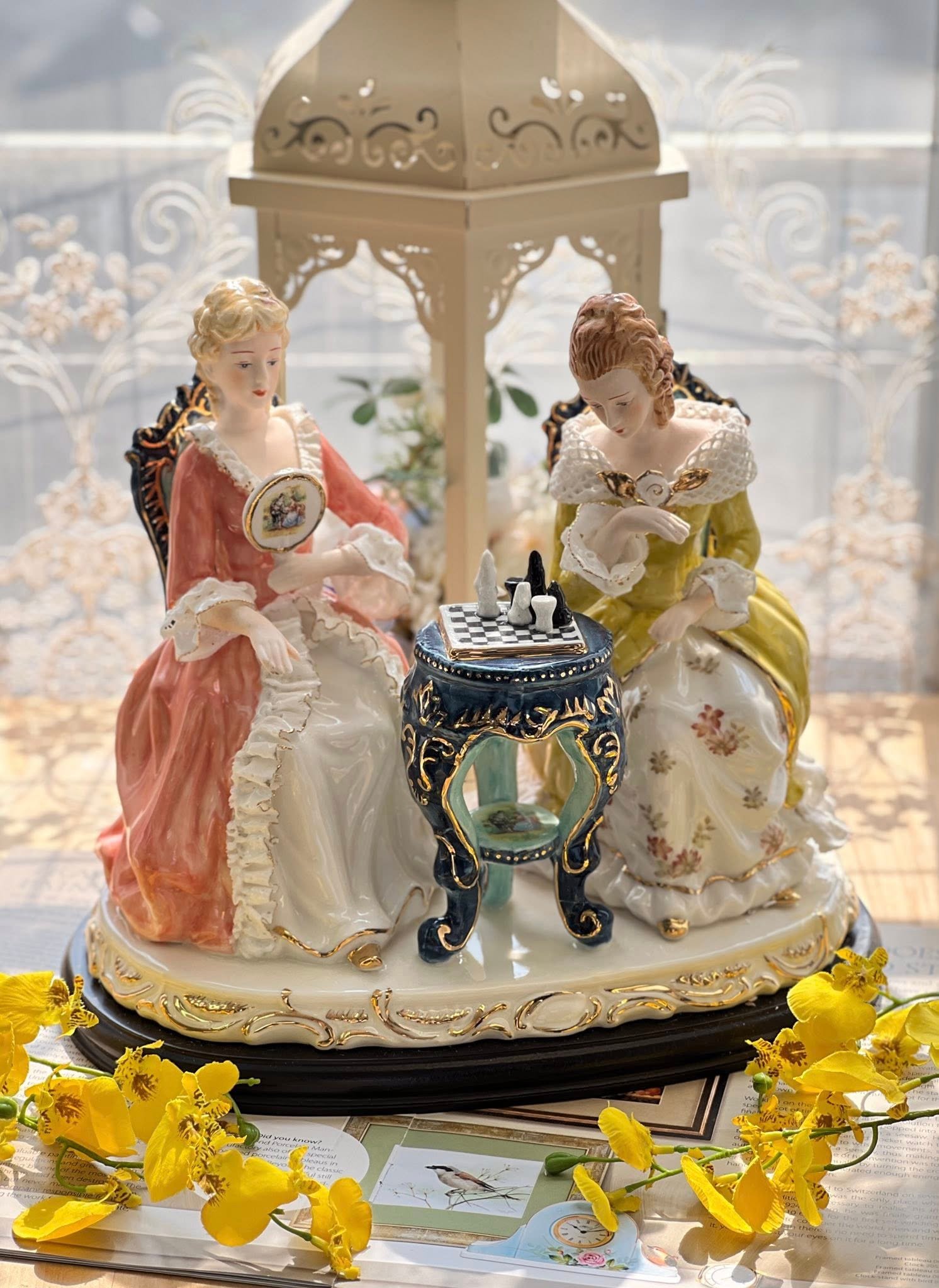 西洋棋仕女瓷偶