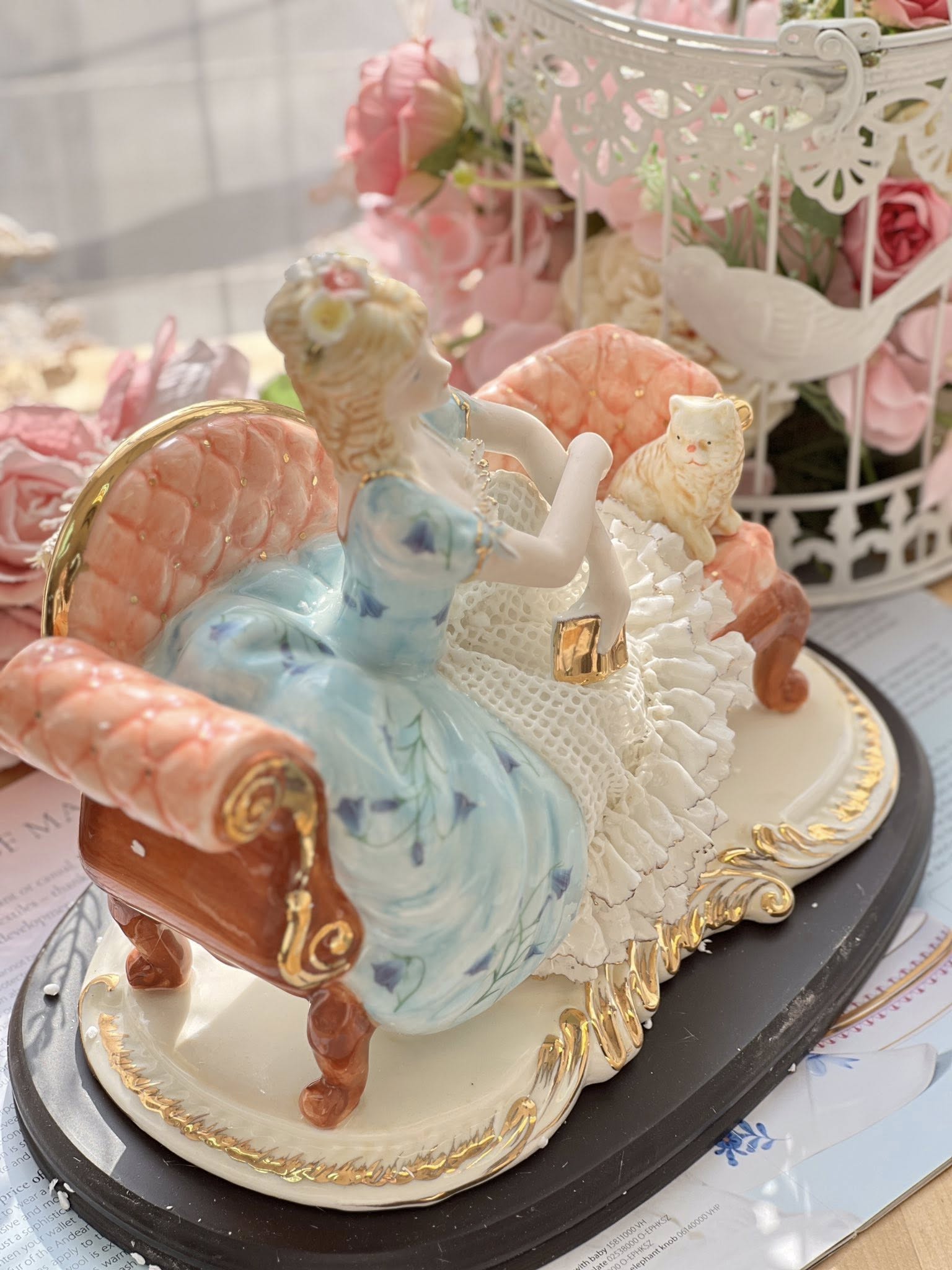 慵懶貓咪仕女瓷偶