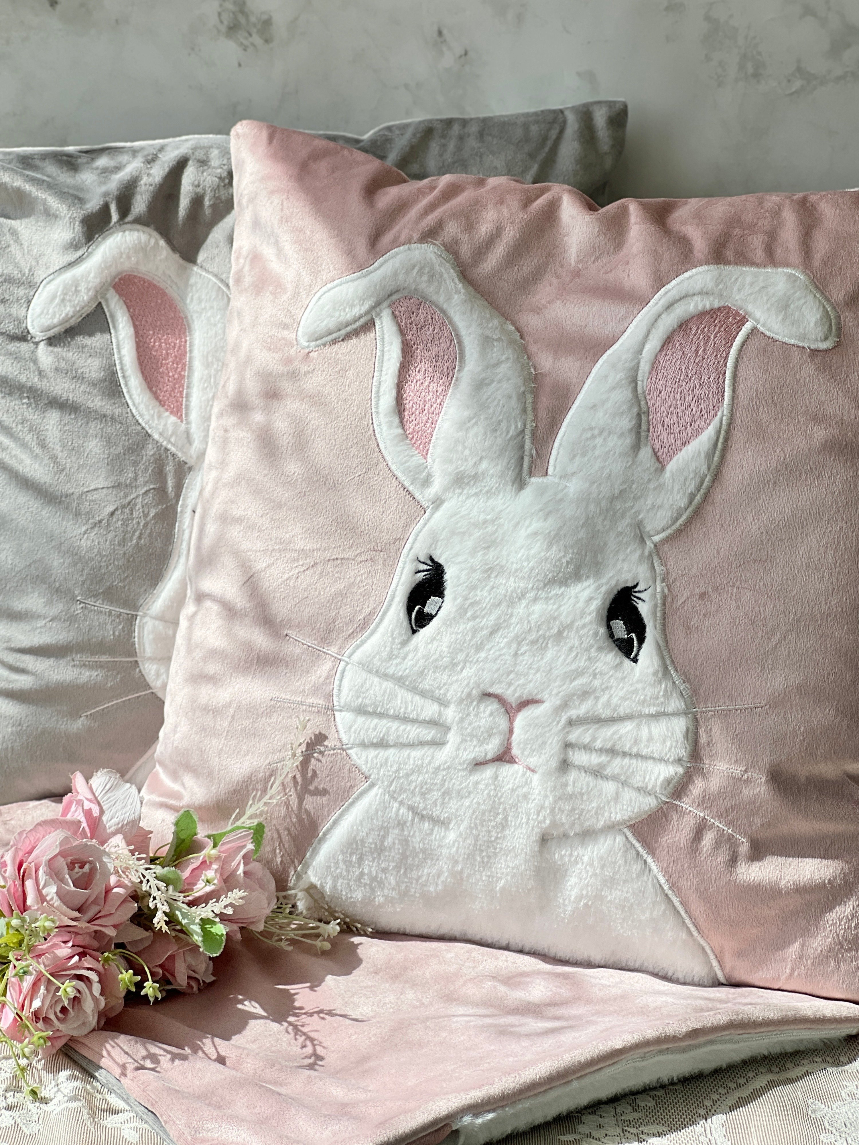 蜜桃絨萌兔抱枕