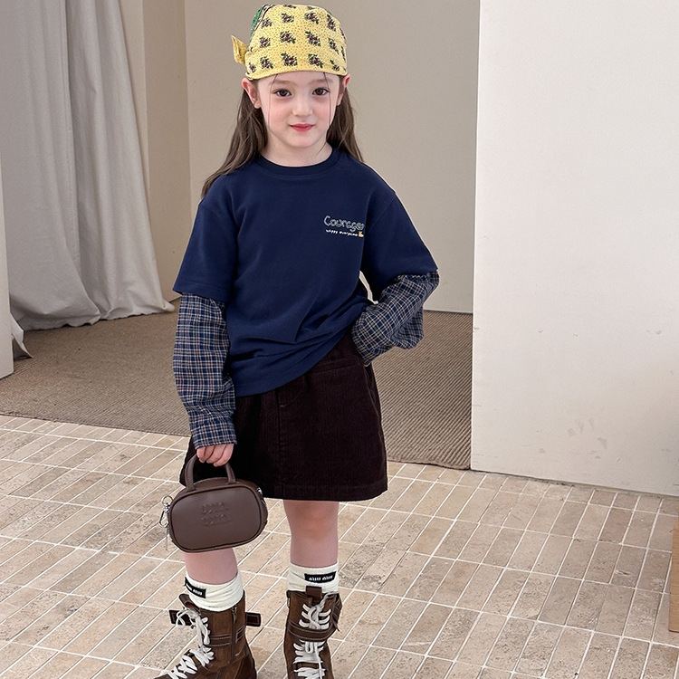 假兩件背後印花上衣