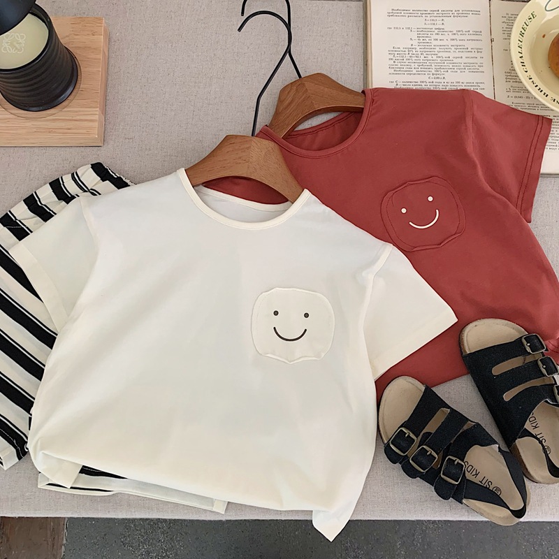 簡約口袋笑臉T恤