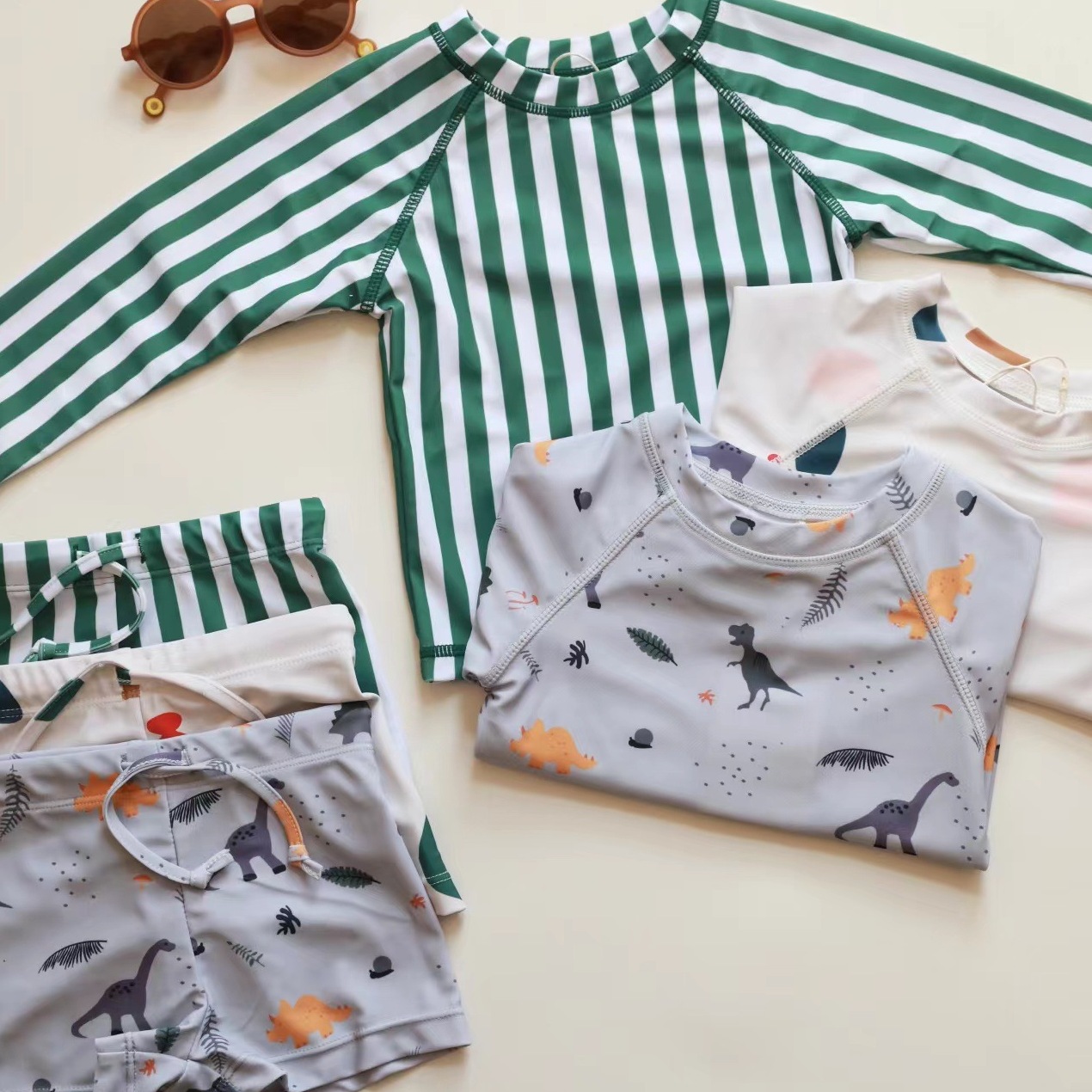 男童兩件式泳衣含帽