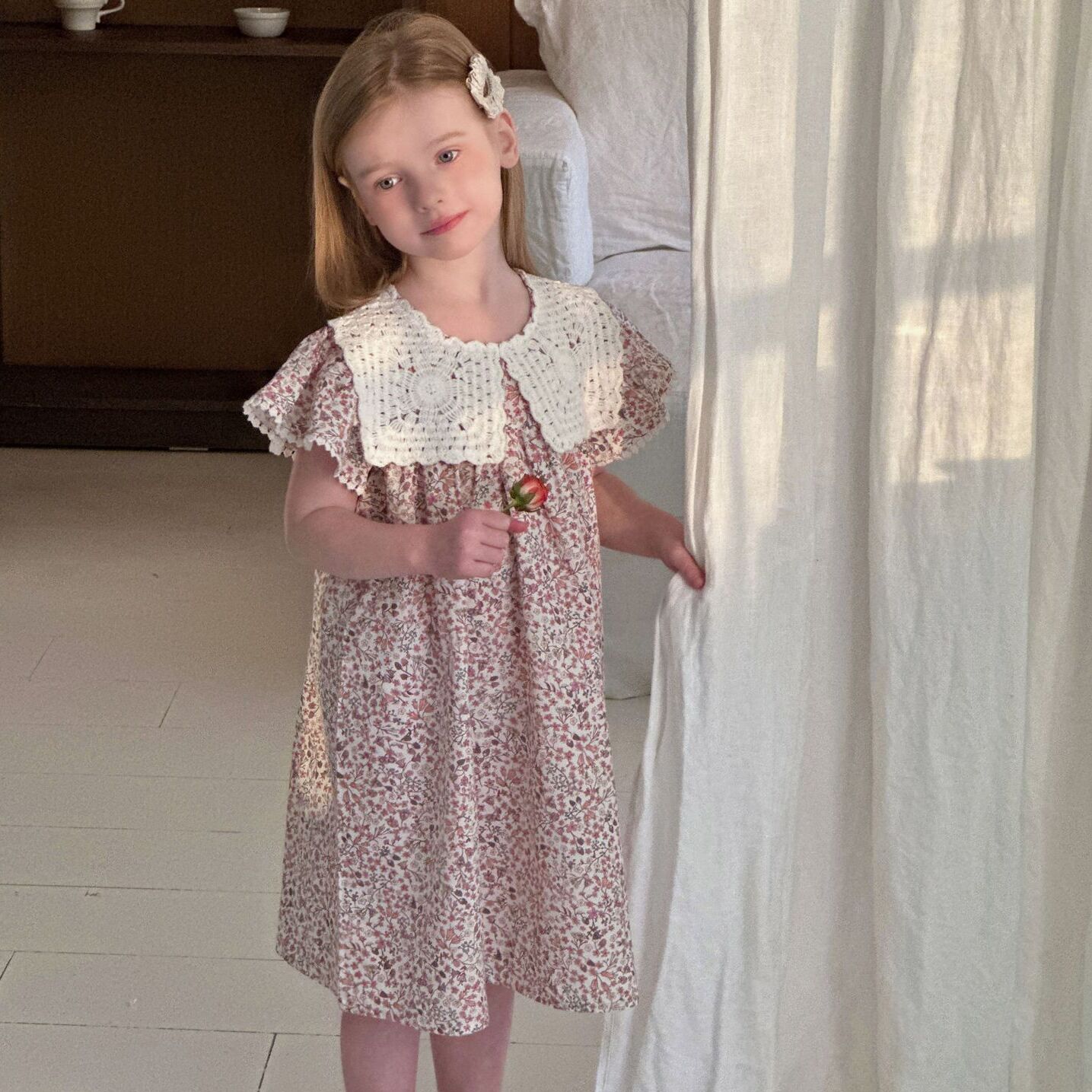 碎花蕾絲領洋裝