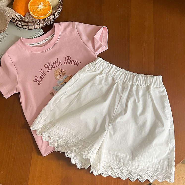 百搭蕾絲邊短褲