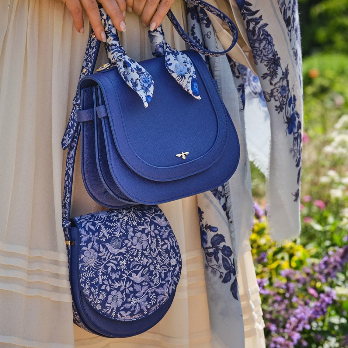 Fable England 藍花卉手提馬鞍包