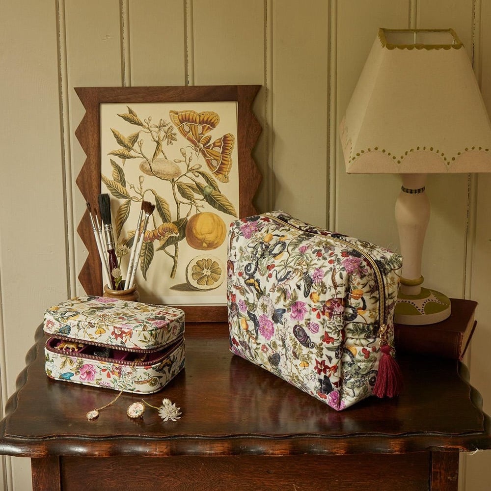 Fable England 花卉雕刻飾品盒