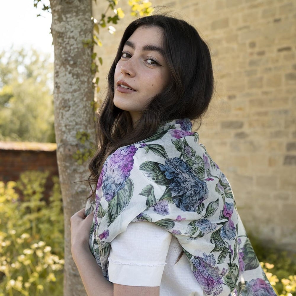 Fable England 繡球花輕量圍巾