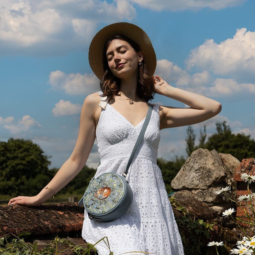 Fable England 睡鼠刺繡圓形包