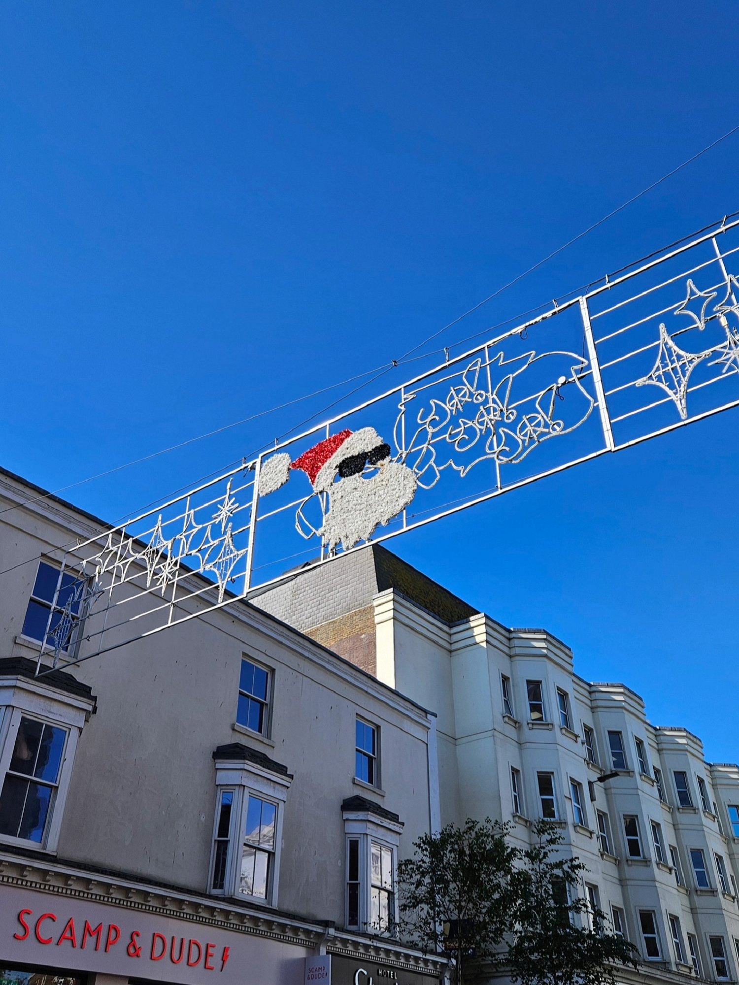 藍天底下，小小的聖誕預告