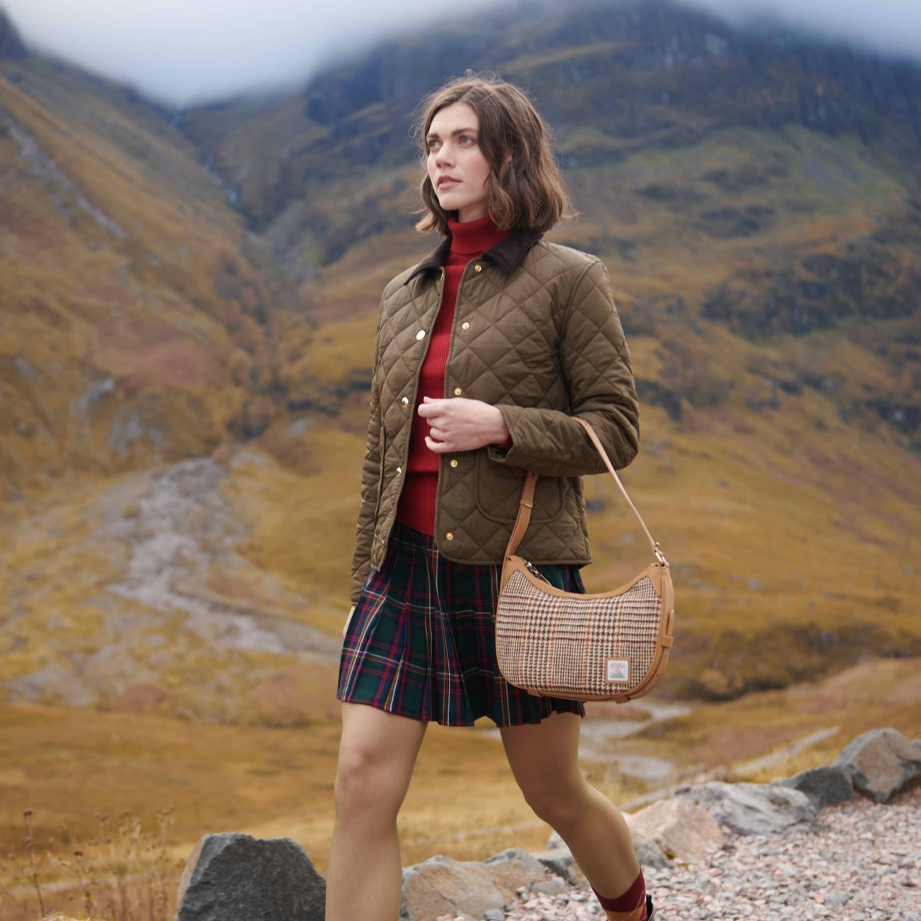 Islander 奢華真皮半月包