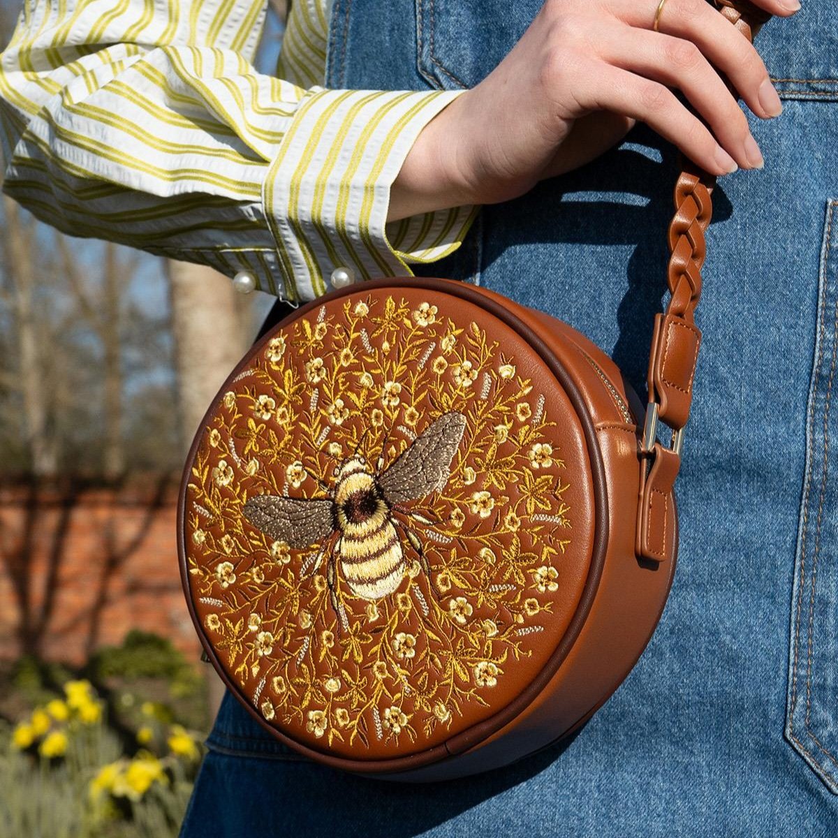 Fable England 蜜蜂刺繡圓形包 Fable England 蜜蜂刺繡圓形包