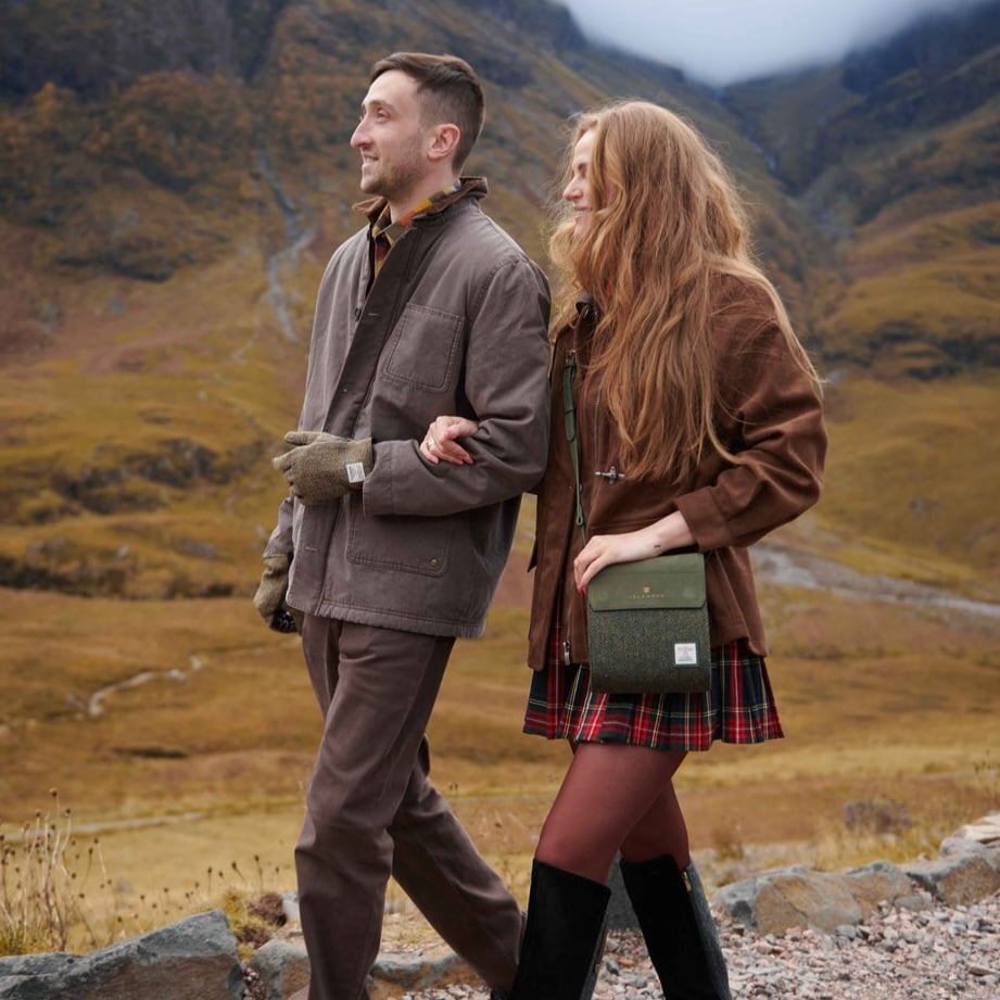 Islander 奢華方形斜背包