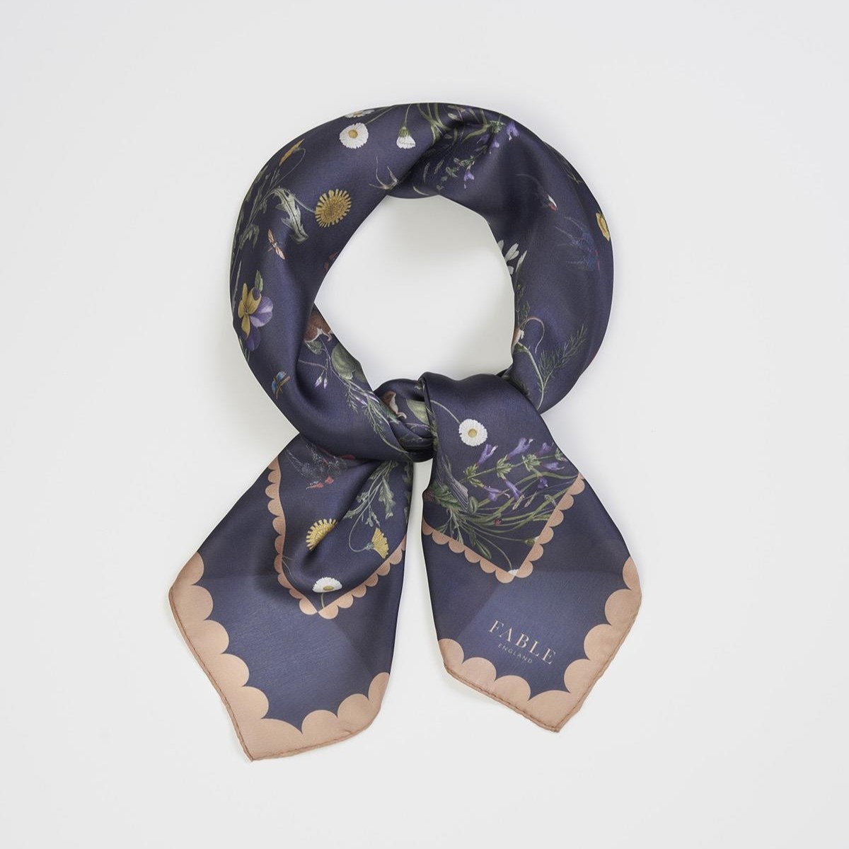 Fable England 奔跑兔方巾