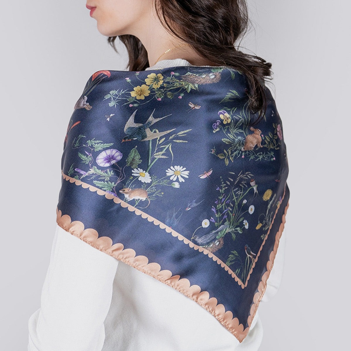 Fable England 奔跑兔方巾