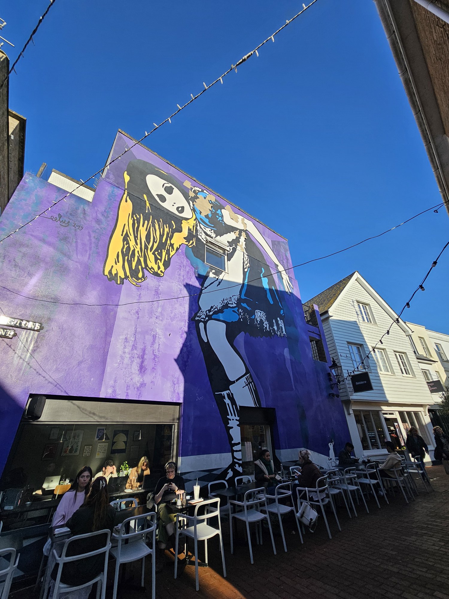 紫色牆面，藏著叛逆的靈魂