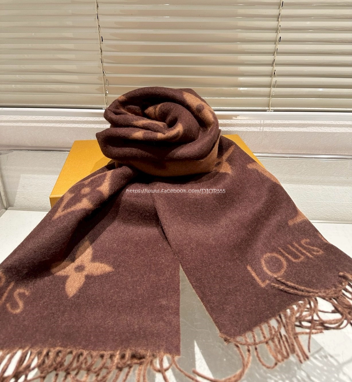 LV巧克力色圍巾