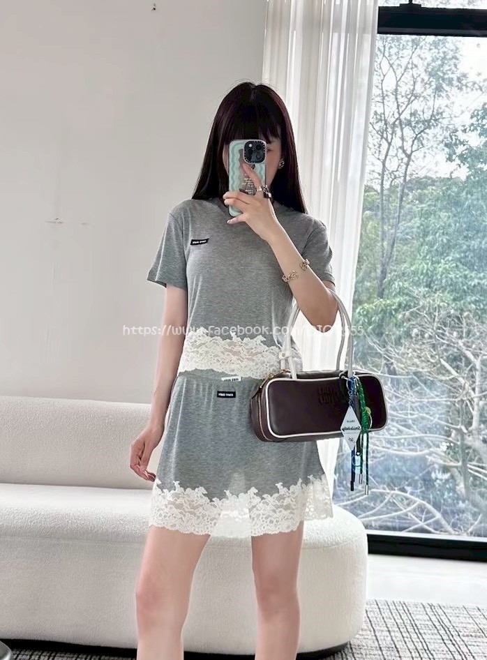 miumiu套裝(上衣+裙子)