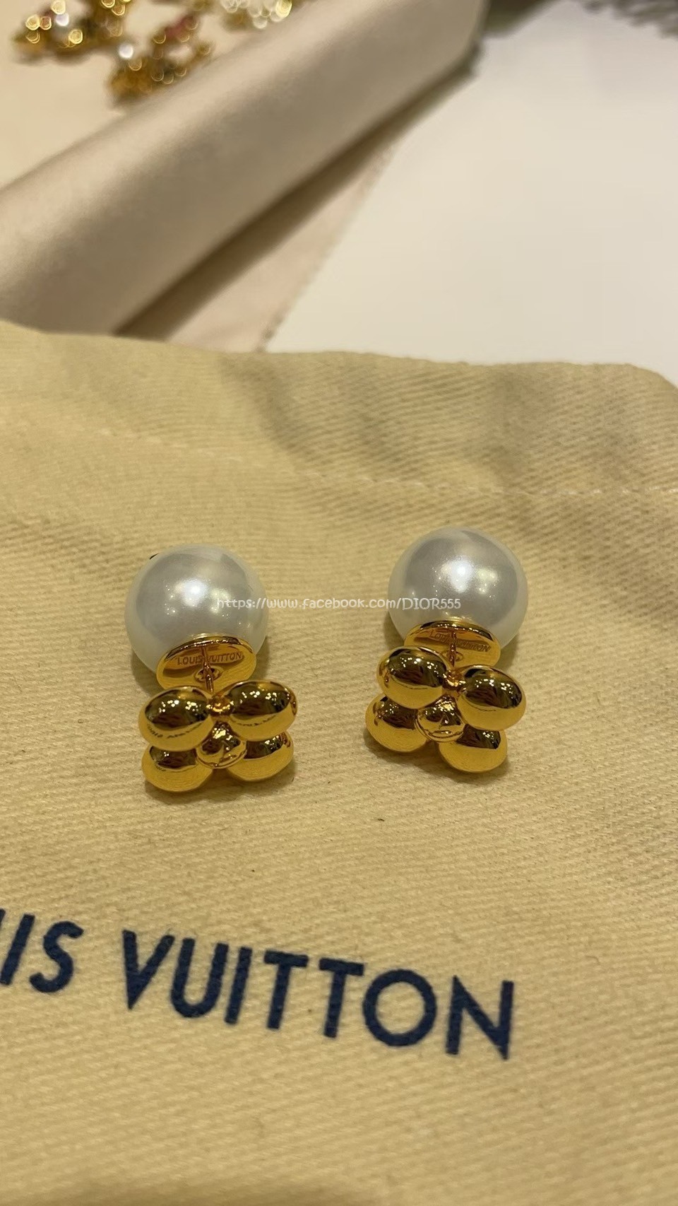 LV金屬小花朵字母耳環